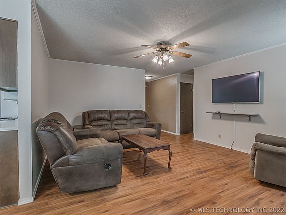 5th image of 156 N Spruce Ave
