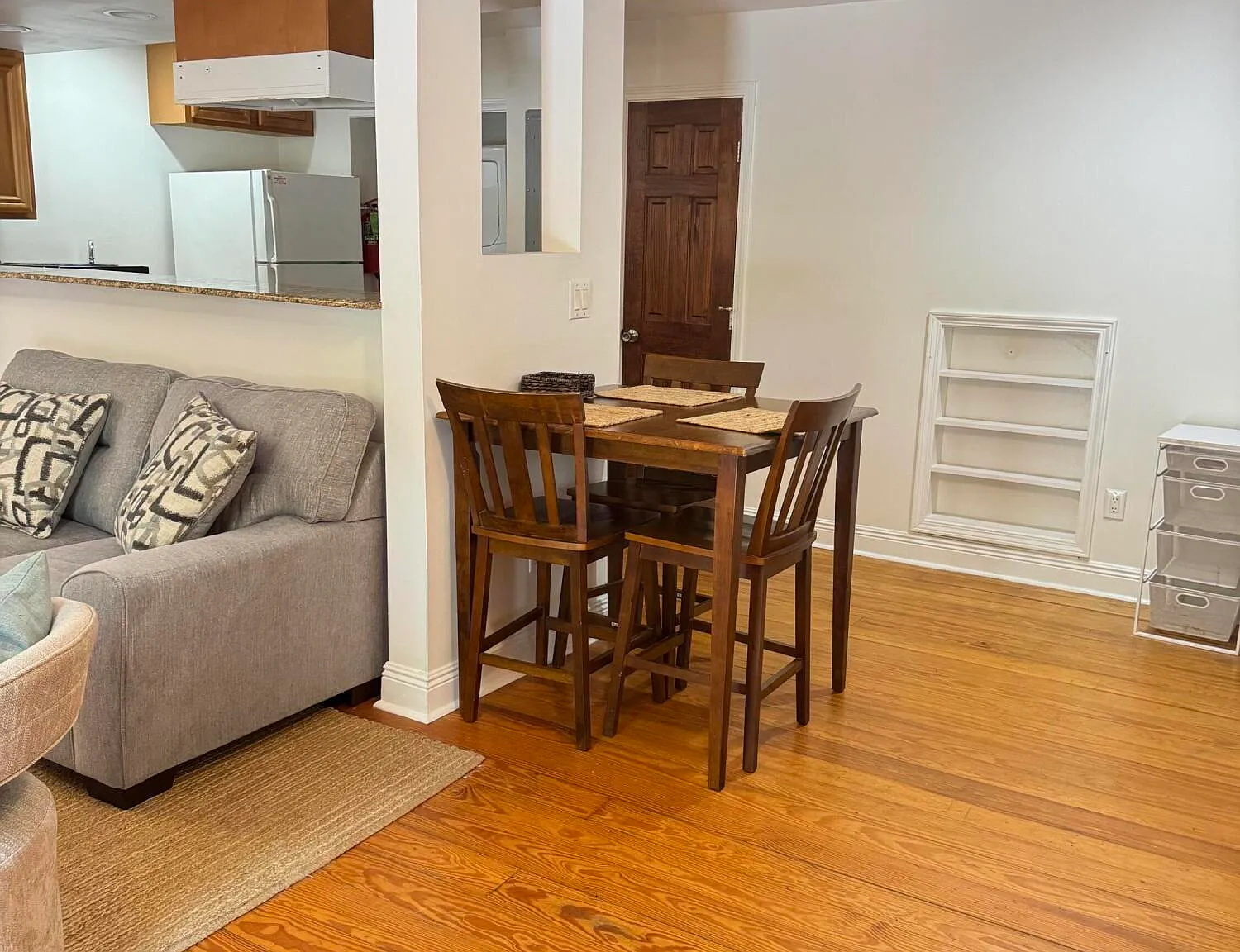 2 bed, 1.5 bath, 1000 sqft, $1,625 — Photo 3