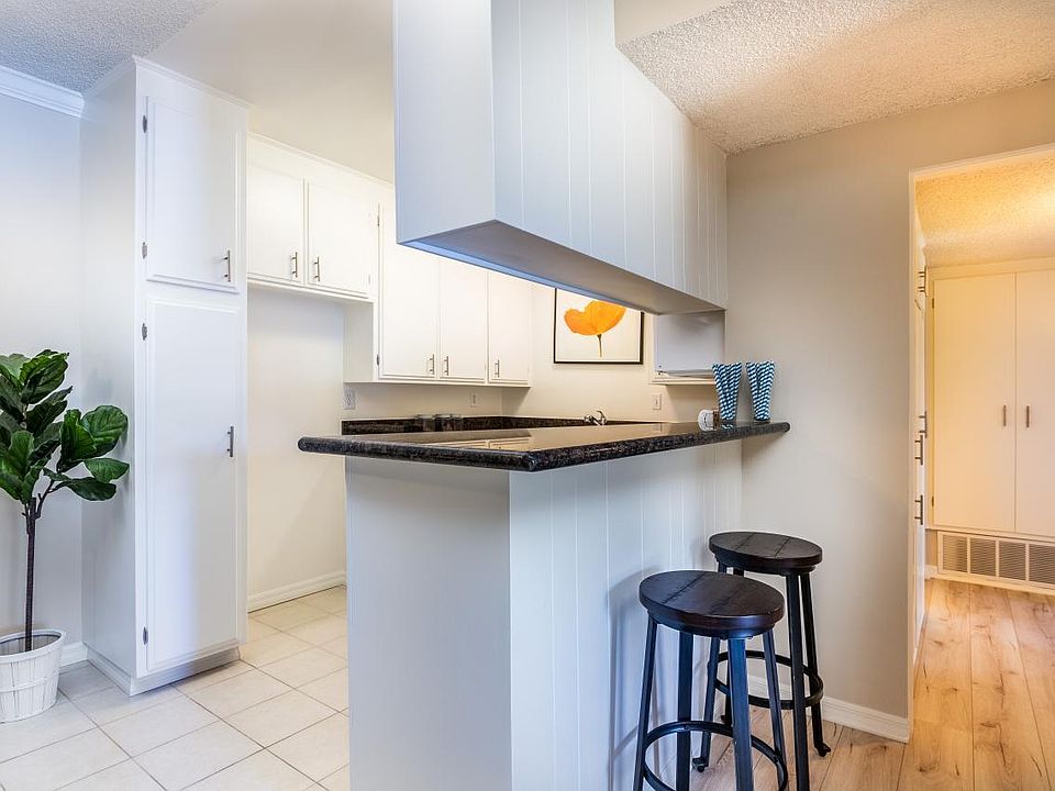 1st image of 5434 Zelzah Ave #8sxj7f3ng