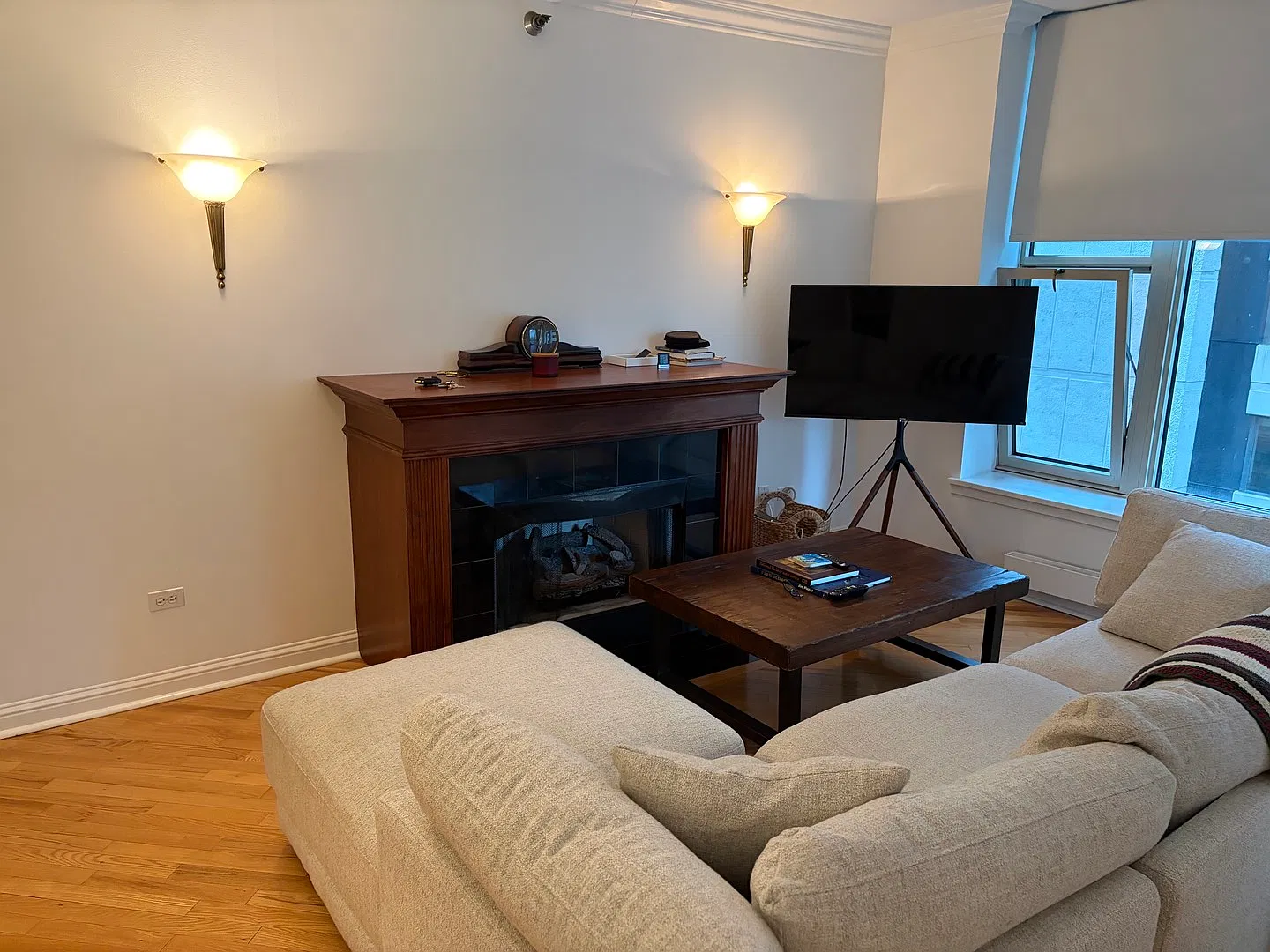 2 bed, 1300 sqft, $4,100 — Photo 2