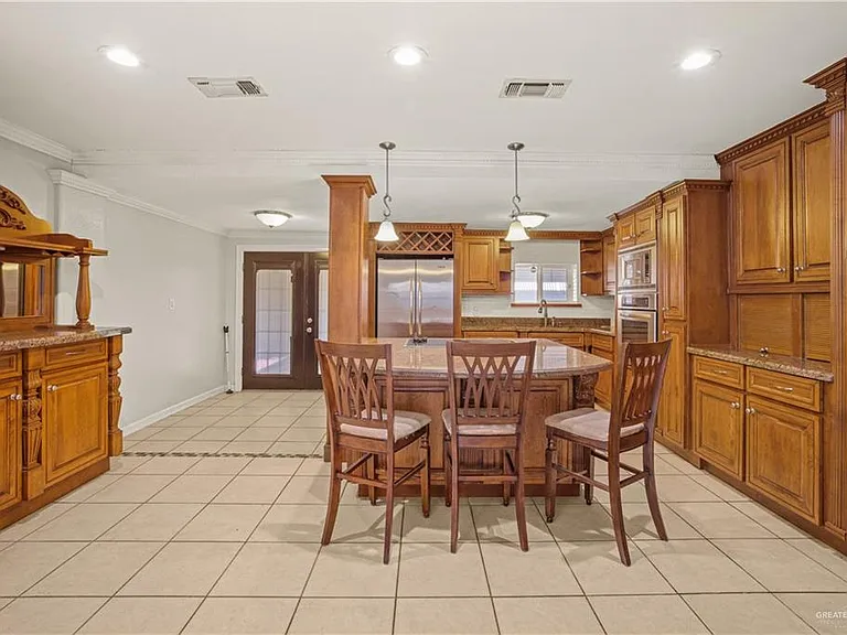 800 W Chaparral St — Photo 3