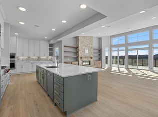 1 Hill Farm Rd #306, North Oaks, MN 55127