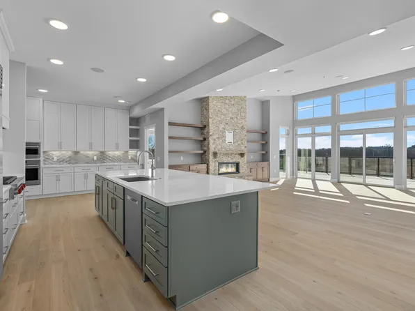 1 Hill Farm Rd #306, North Oaks, MN 55127