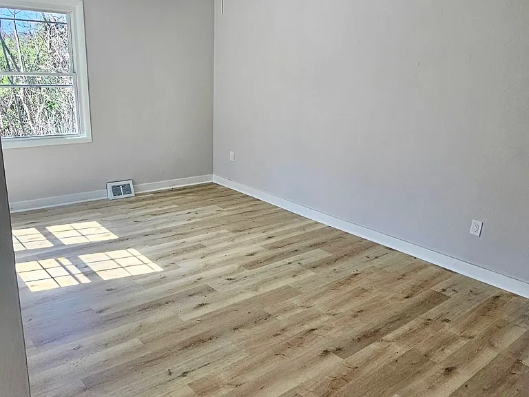 2329 School St — Photo 3