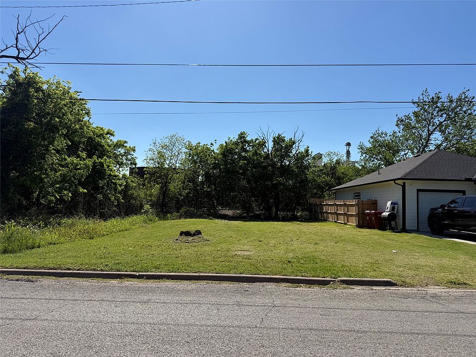 1st image of 622 S 1st St