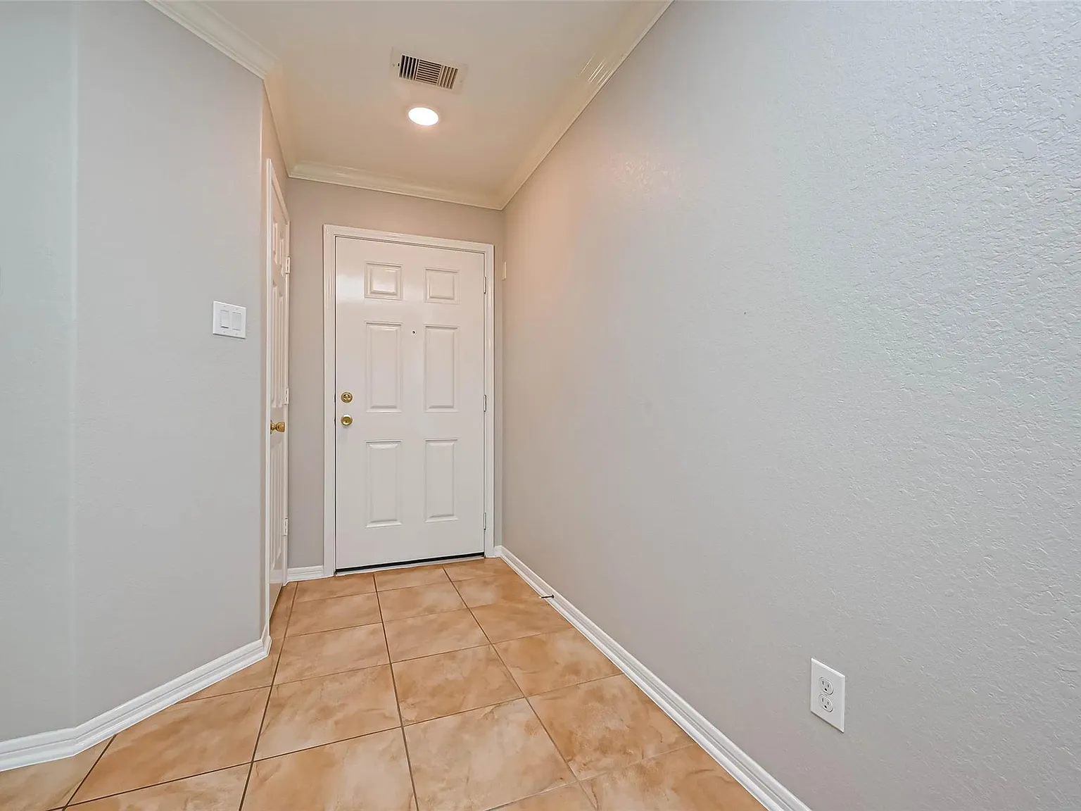 3 bed, 2.0 bath, 1761 sqft, $1,900 — Photo 3