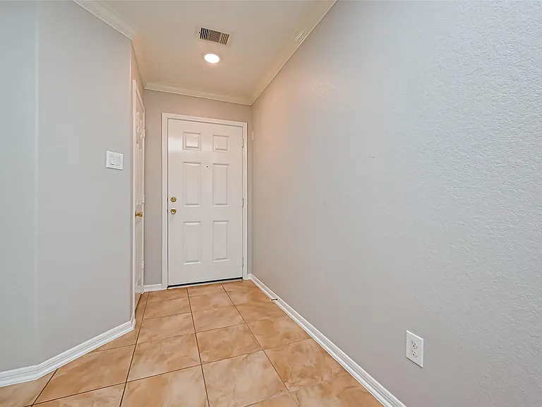 7110 Fox Scene Dr — Photo 3