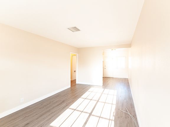 3rd image of 11801 Hart St APT 5
