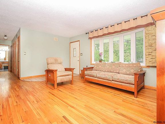 3rd image of 7 N Jordan Dr