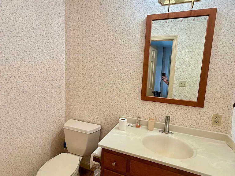 684 Steinman Ct — Photo 37