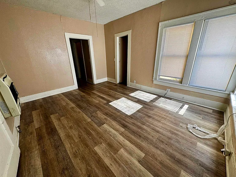1205 Austin St — Photo 6