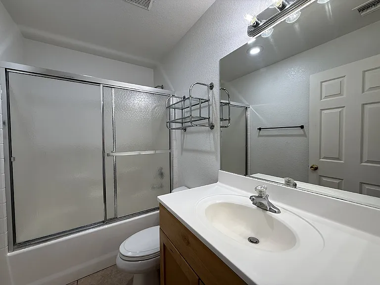 384 Anna Cir #A — Photo 18