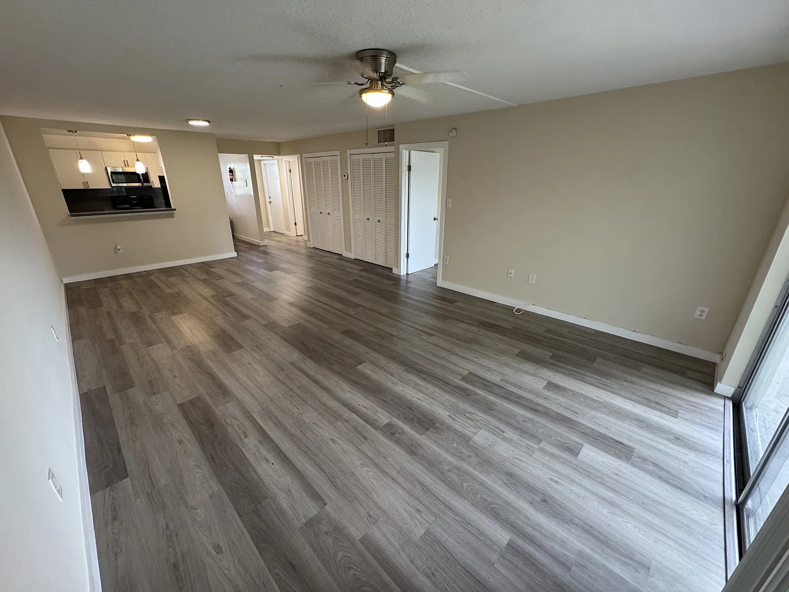 Golfview Flats - 303B — Photo 4