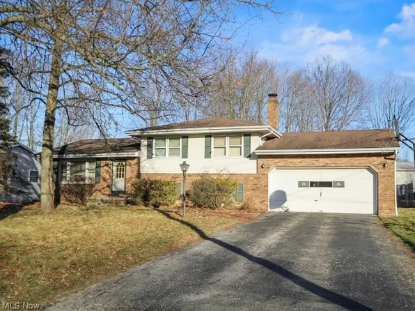 171 Fairmeadow Dr, Youngstown, OH 44515