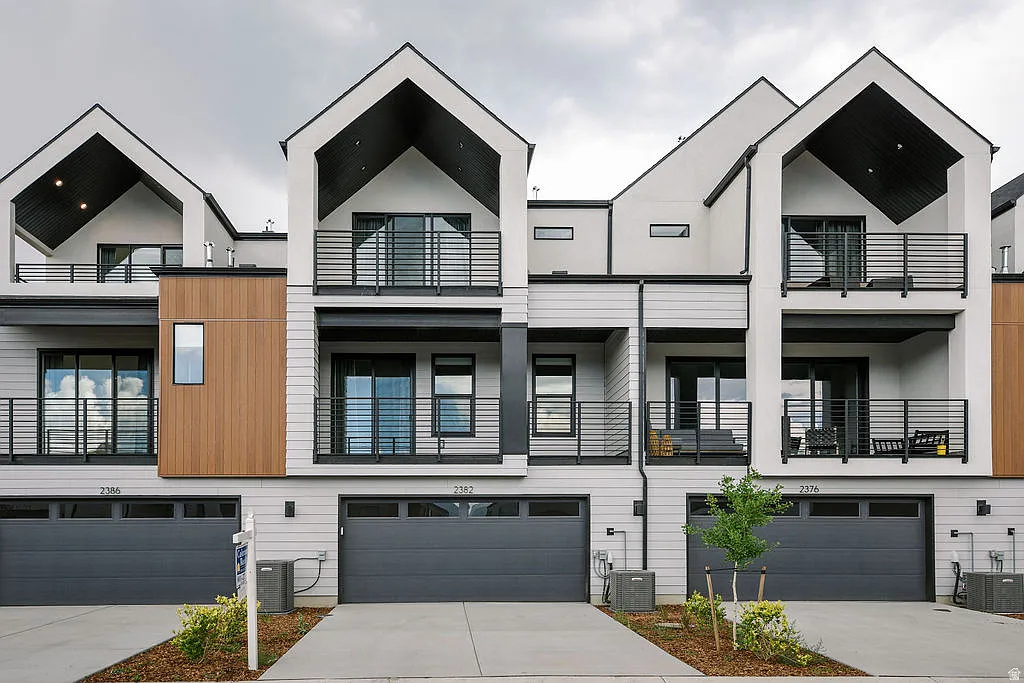 5 bed, 2410 sqft, $3,395 — Photo 1