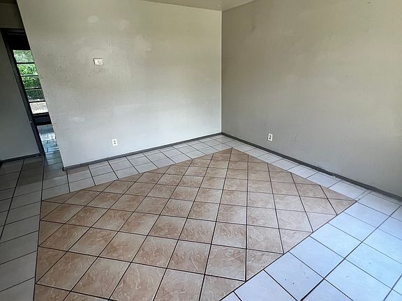 3rd image of 5507 Little Creek St