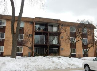 685 Heritage Dr #7-102, Hoffman Estates, IL 60169