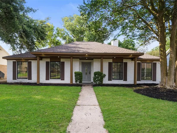6011 Green Falls Dr, Houston, TX 77088