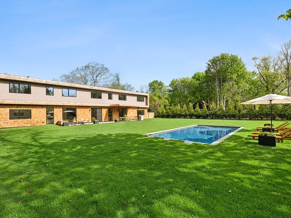 30 School St, East Hampton, NY 11937