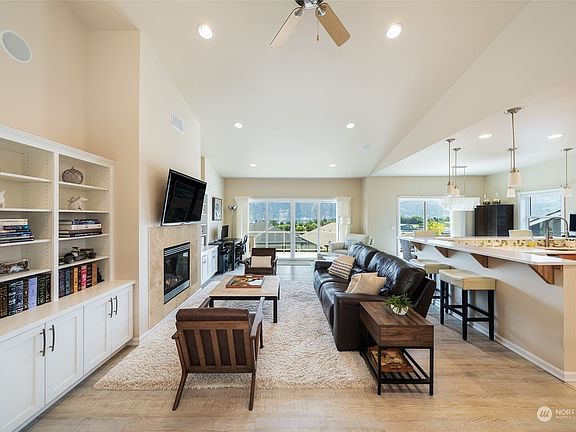 4th image of 529 Village Drive