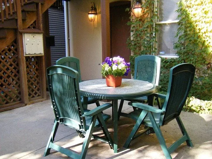 Patio w/ Seating