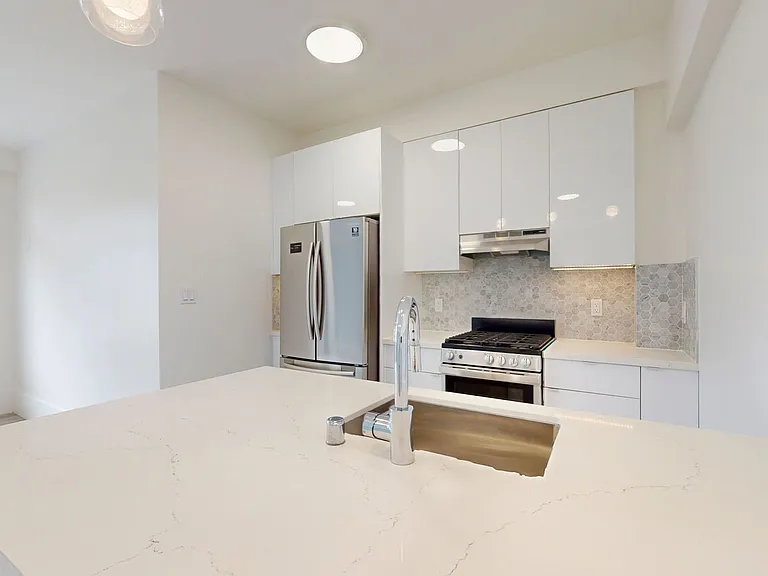 1801 California St #304 — Photo 5