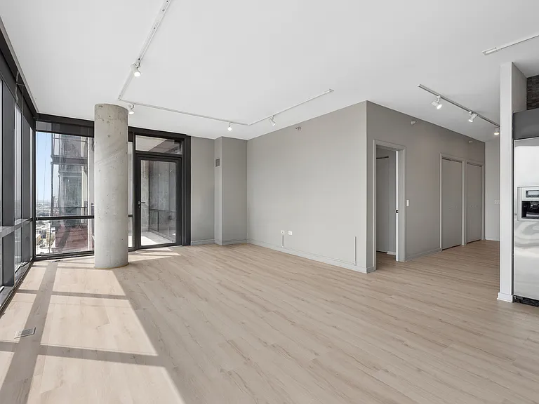 860 W Blackhawk St #1808 — Photo 13