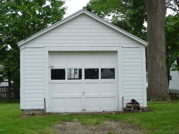 3rd image of 520 Schuyler St