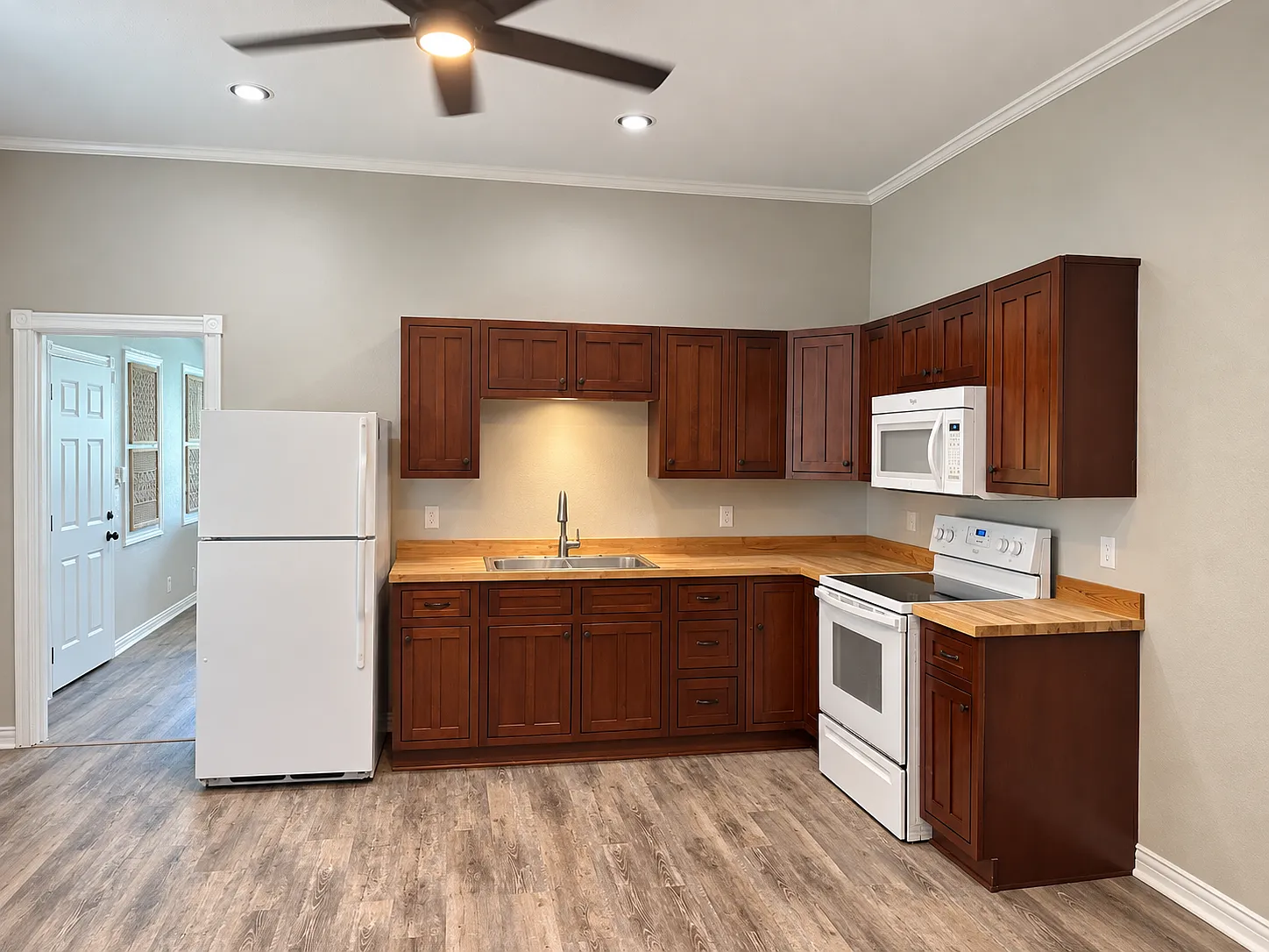 1 bed, 1.5 bath, 900 sqft, $1,500 — Photo 3