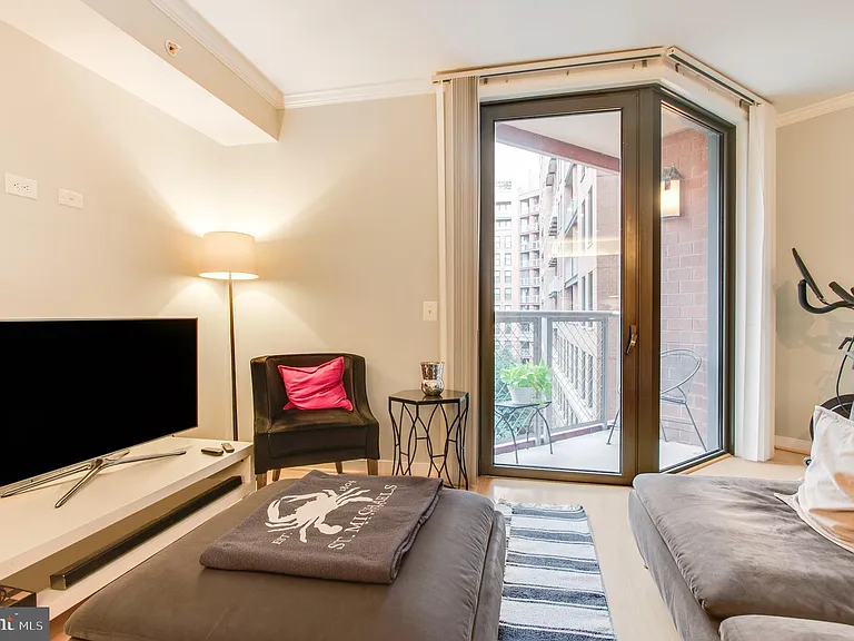 631 D St NW #638 — Photo 9