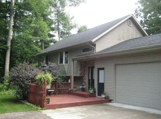 9385 Cardinal Ct, Howard City, MI 49329