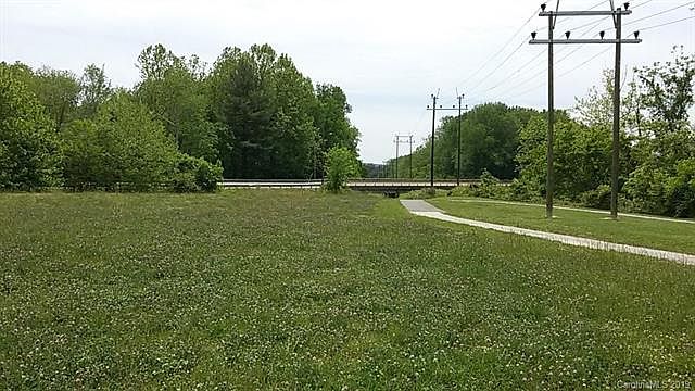 2nd image of 1032 7th Ave E