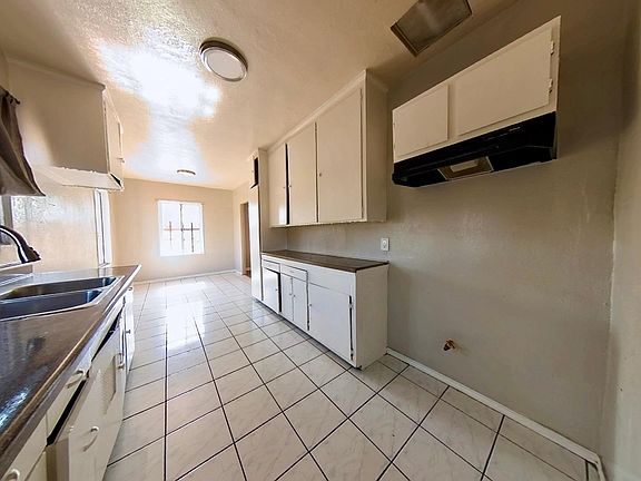 5th image of 519 W 82nd St Unit 1/2