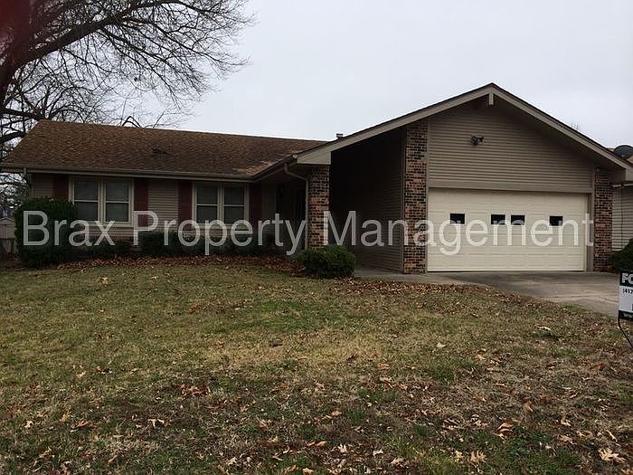 1st image of 2828 E Eastwood St
