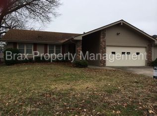 2828 E Eastwood St, Springfield, MO 65804