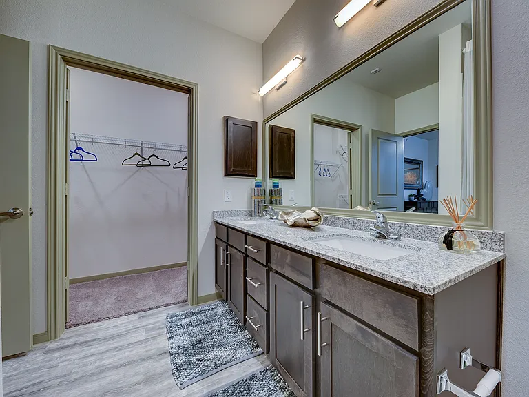 Estraya Westover Hills Apartments — Photo 33