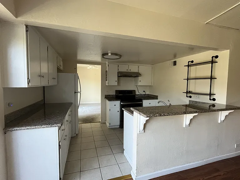 2215 Admiralty Ln — Photo 6