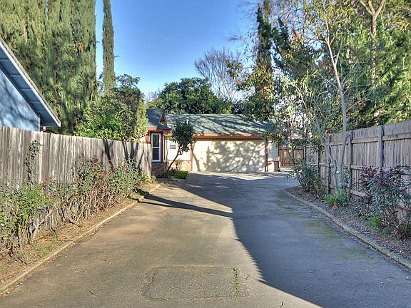 2nd image of 3474 Grant Park Dr