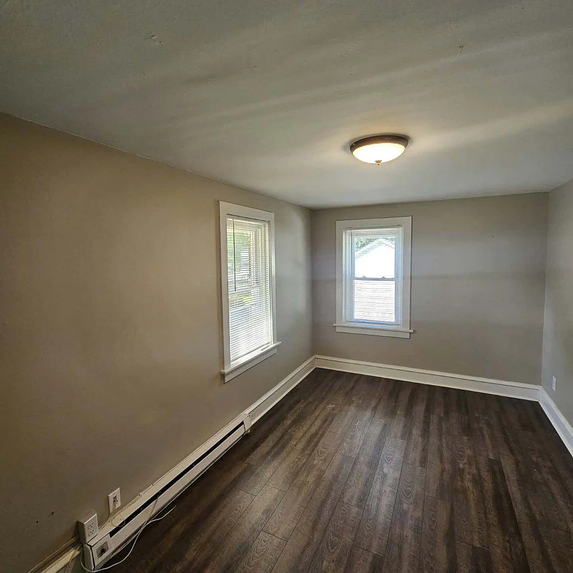 2 bed, 1.0 bath, 5124 sqft, $1,550 — Photo 3