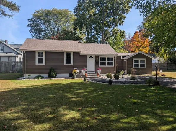 195 Ambrose St, Springfield, MA 01109