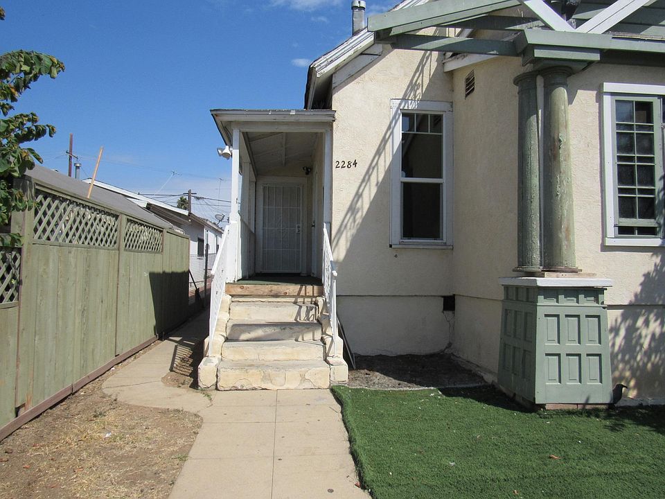 1st image of 2284 Irving Ave #1/2