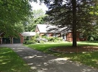 1190 Cove Edge Rd, Syosset, NY 11791