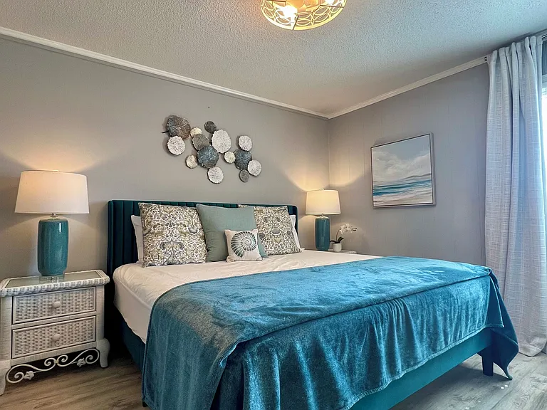 King size bed