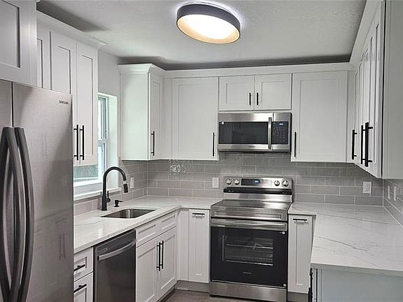 3rd image of 501 LOOMIS TRAIL