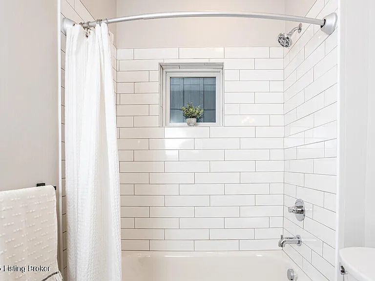 717 Lynn St — Photo 17