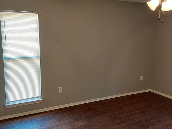 3rd image of 10236 Oak Leaf Dr
