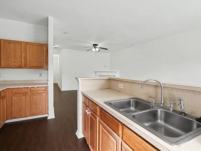 7514 Abigail Glen Dr — Photo 8