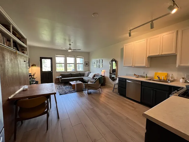 708 Lakeside Dr #708 — Photo 2