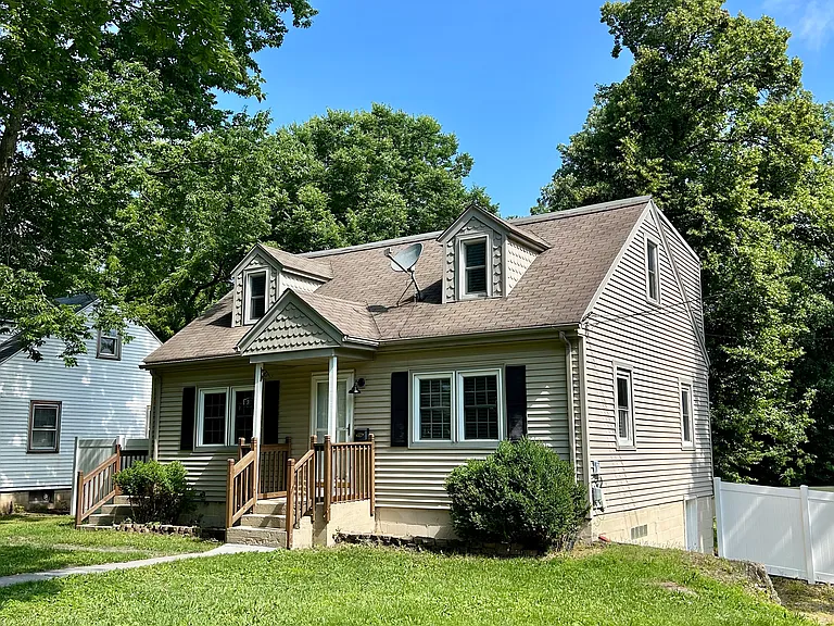 317 Wood St — Photo 2
