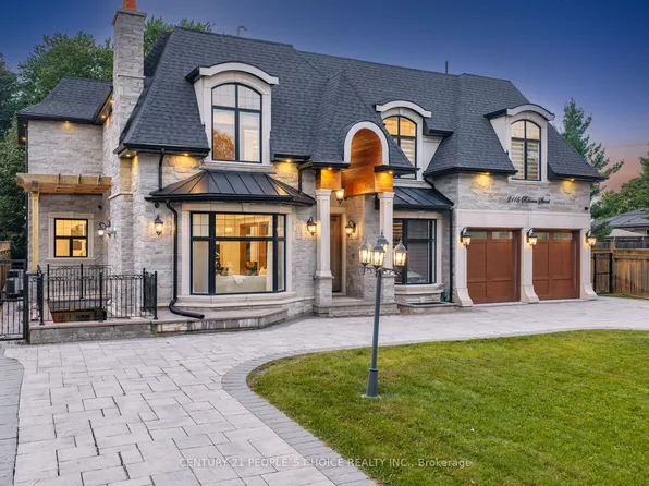 2115 Rebecca St, Oakville, ON L6L 2A4